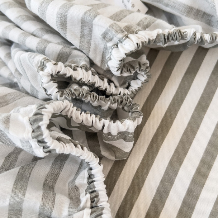 91家纺网 家纺一手货源 找家纺 宅部落 2026新款全棉学生宿舍褥子套纯棉床垫套 灰细条纹