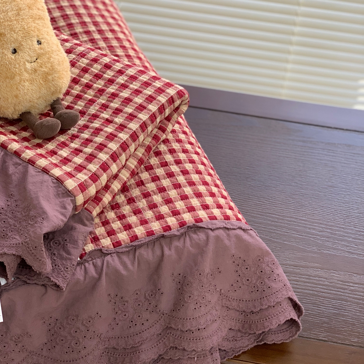 91家纺网 家纺一手货源 找家纺 床盖工厂店 2025新款双面全棉纯棉填充棉花花边款床盖三件套芸素 芸素-红