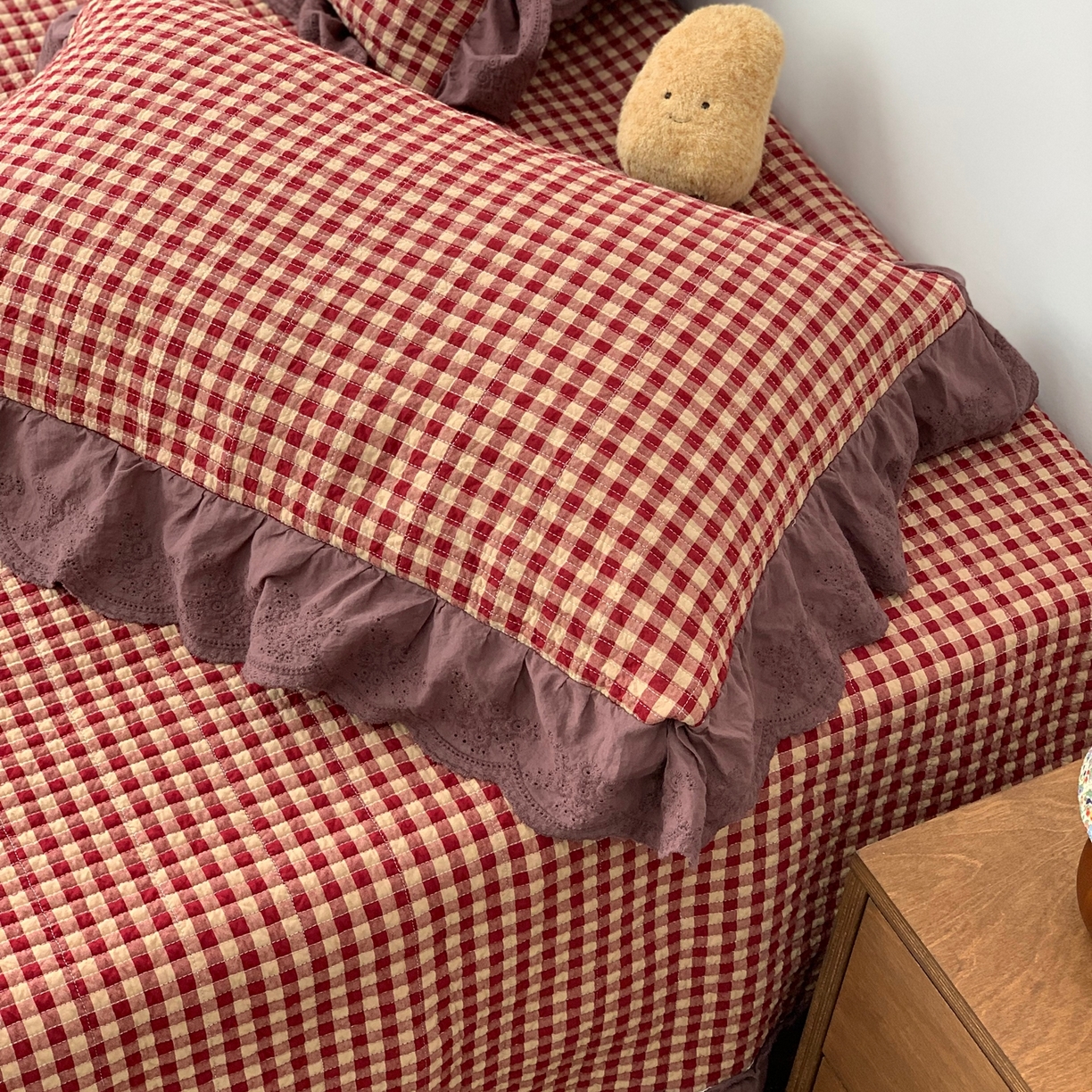 91家纺网 家纺一手货源 找家纺 床盖工厂店 2025新款双面全棉纯棉填充棉花花边款床盖三件套芸素 芸素-红