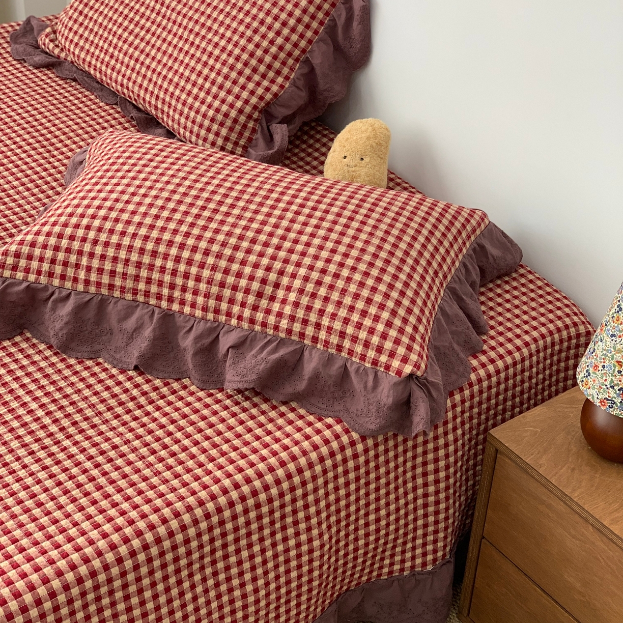 91家纺网 家纺一手货源 找家纺 床盖工厂店 2025新款双面全棉纯棉填充棉花花边款床盖三件套芸素 芸素-红