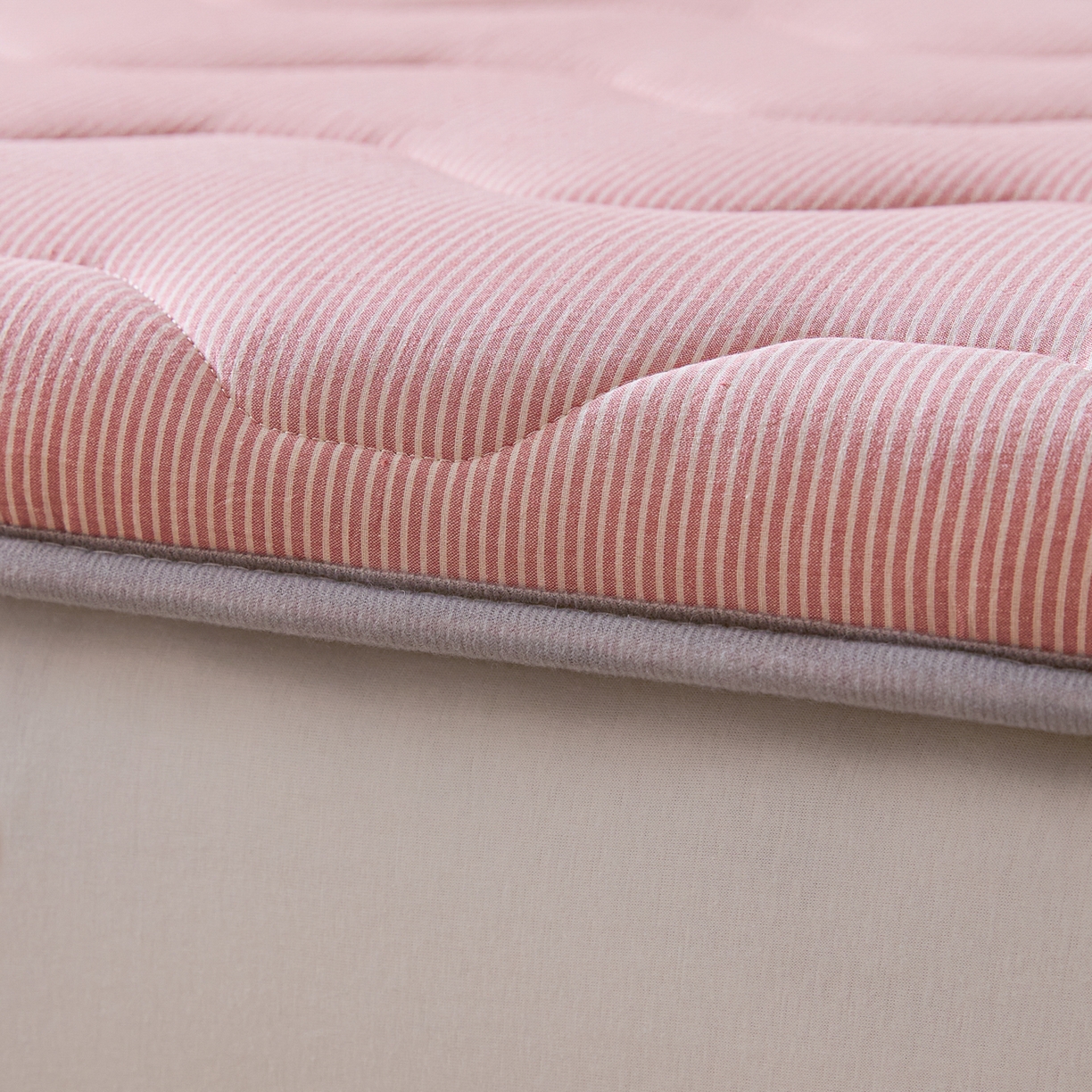 91家纺网 家纺一手货源 找家纺 丽诺床垫 2026新款A类全棉色织水洗棉棉花三明治床垫（床垫不定制超200x220以上的尺寸） 细条粉