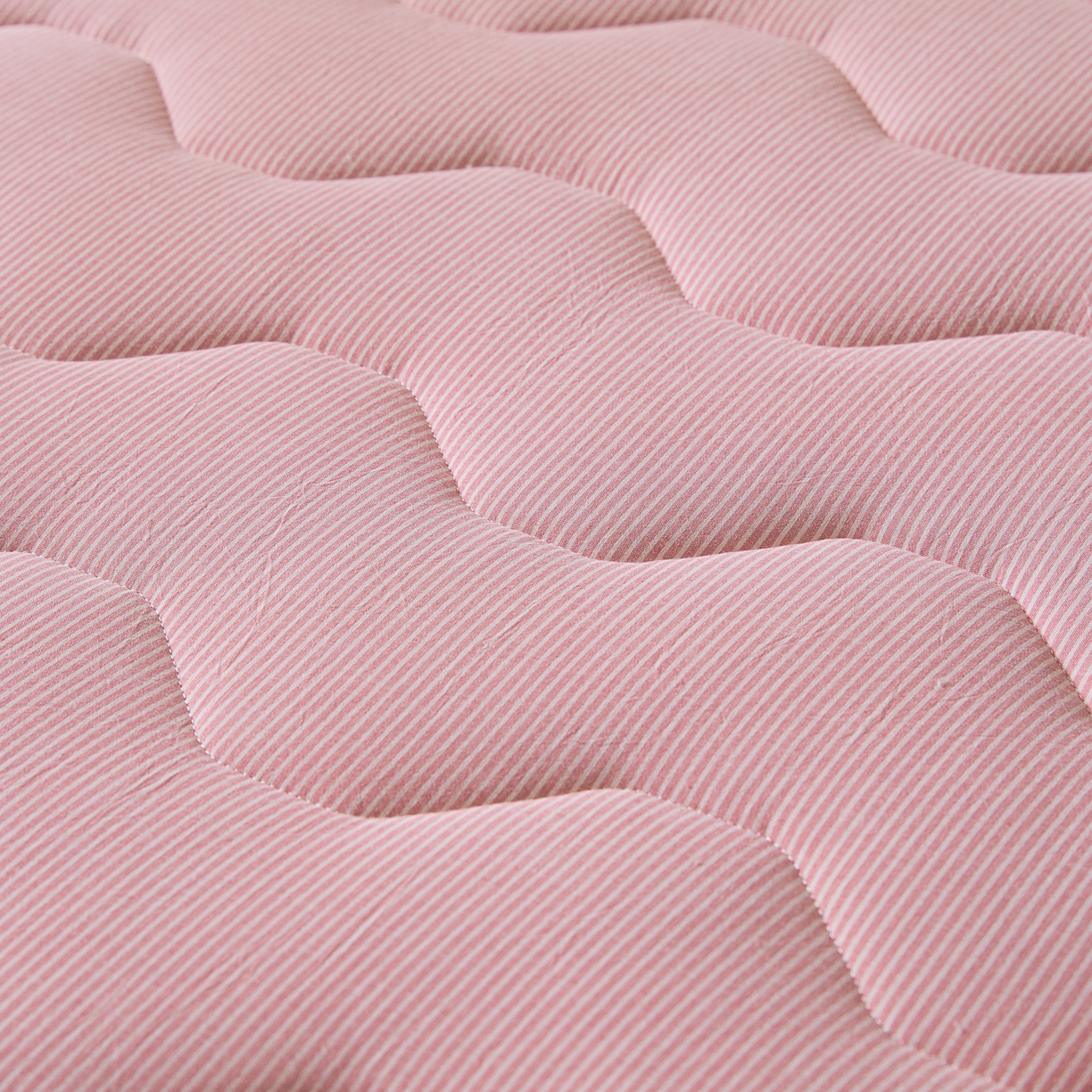 91家纺网 家纺一手货源 找家纺 丽诺床垫 2026新款A类全棉色织水洗棉棉花三明治床垫（床垫不定制超200x220以上的尺寸） 细条粉