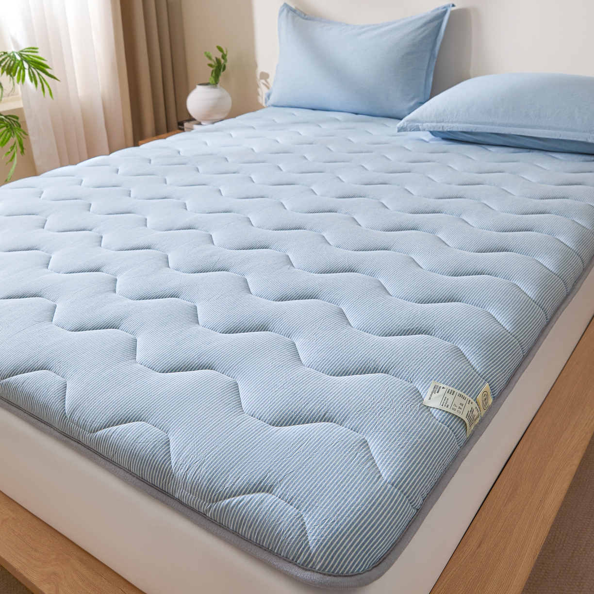 91家纺网 家纺一手货源 找家纺 丽诺床垫 2026新款A类全棉色织水洗棉棉花三明治床垫（床垫不定制超200x220以上的尺寸） 细条蓝