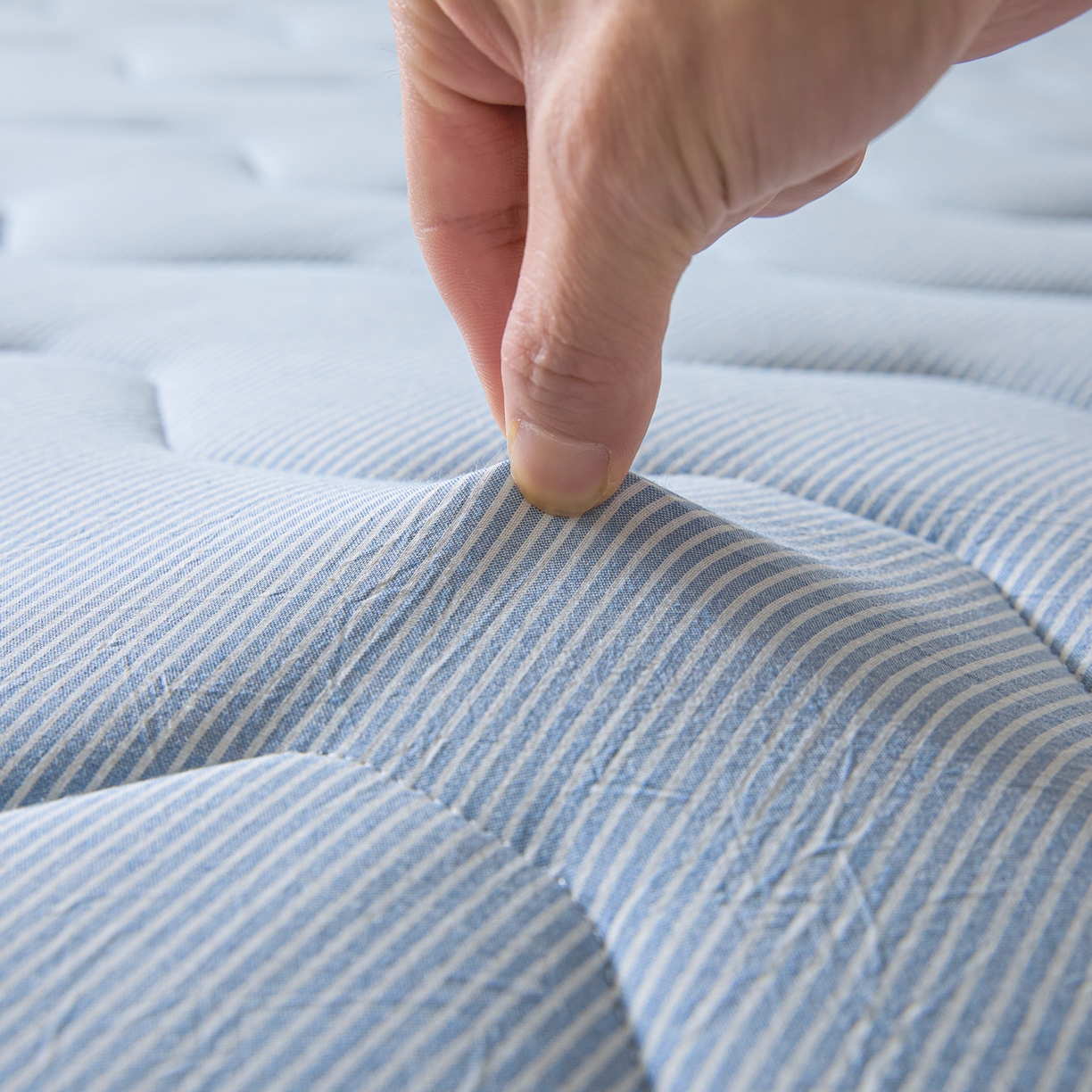 91家纺网 家纺一手货源 找家纺 丽诺床垫 2026新款A类全棉色织水洗棉棉花三明治床垫（床垫不定制超200x220以上的尺寸） 细条蓝