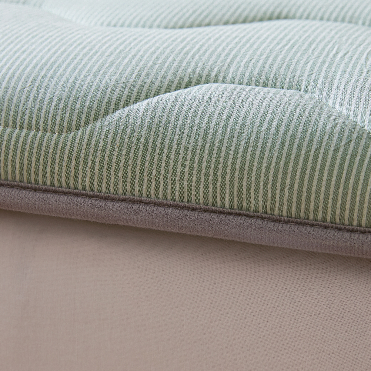 91家纺网 家纺一手货源 找家纺 丽诺床垫 2026新款A类全棉色织水洗棉棉花三明治床垫（床垫不定制超200x220以上的尺寸） 细条绿