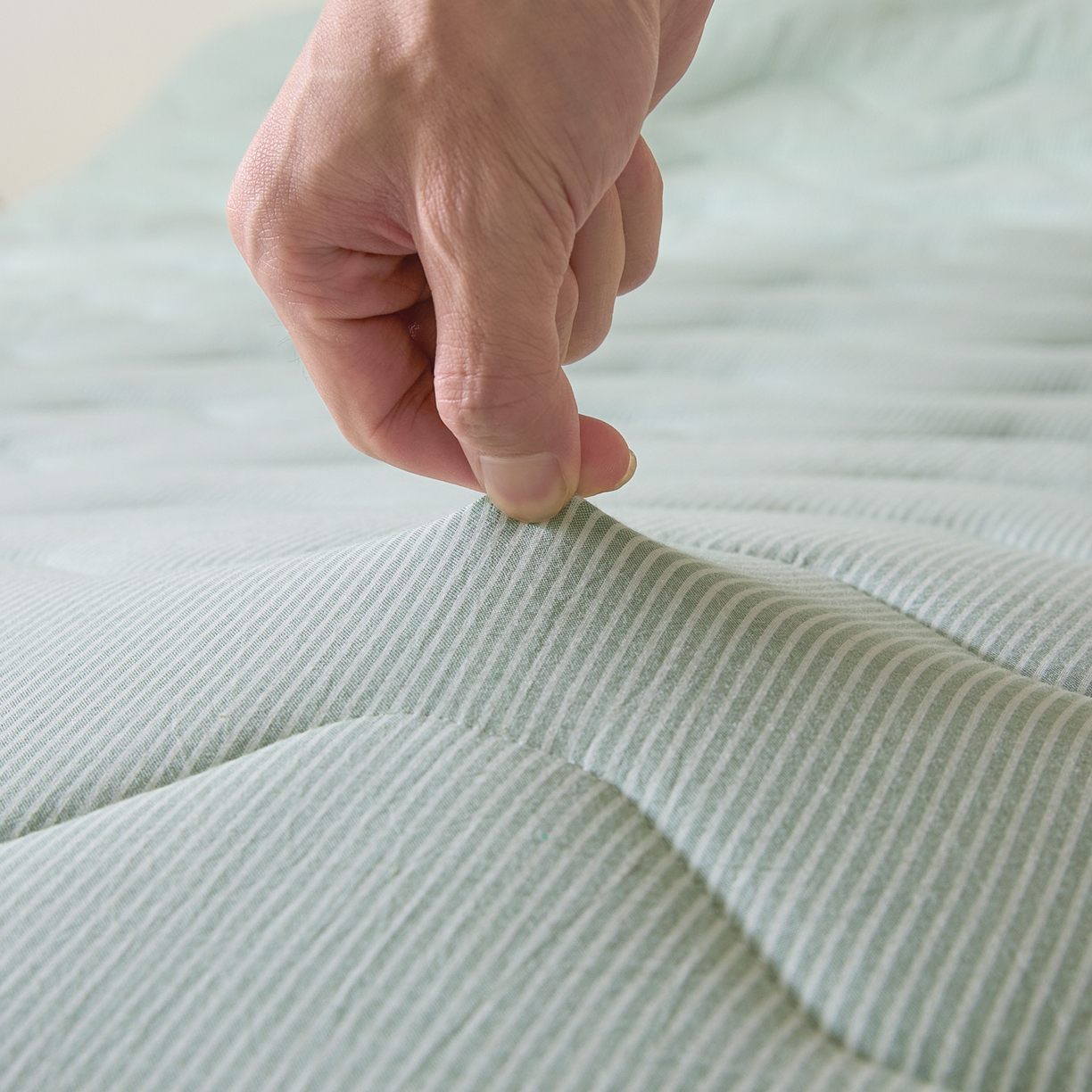 91家纺网 家纺一手货源 找家纺 丽诺床垫 2026新款A类全棉色织水洗棉棉花三明治床垫（床垫不定制超200x220以上的尺寸） 细条绿