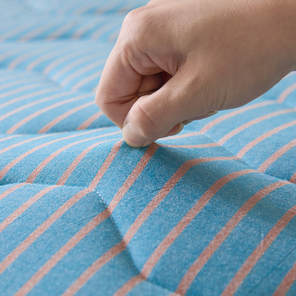 91家纺网 家纺一手货源 找家纺 丽诺床垫 2026新款A类全棉色织水洗棉棉花三明治床垫（床垫不定制超200x220以上的尺寸） 追光蓝