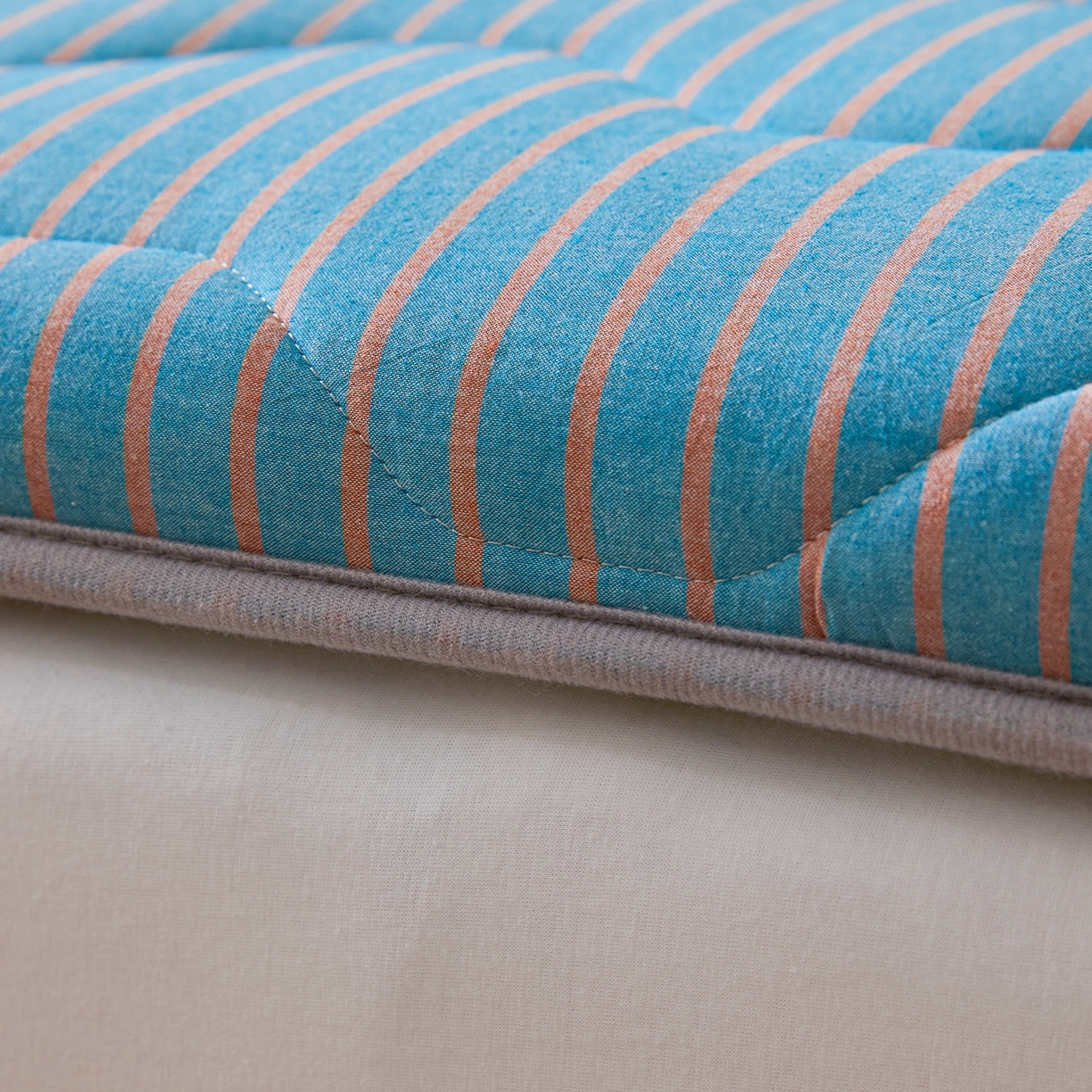 91家纺网 家纺一手货源 找家纺 丽诺床垫 2026新款A类全棉色织水洗棉棉花三明治床垫（床垫不定制超200x220以上的尺寸） 追光蓝