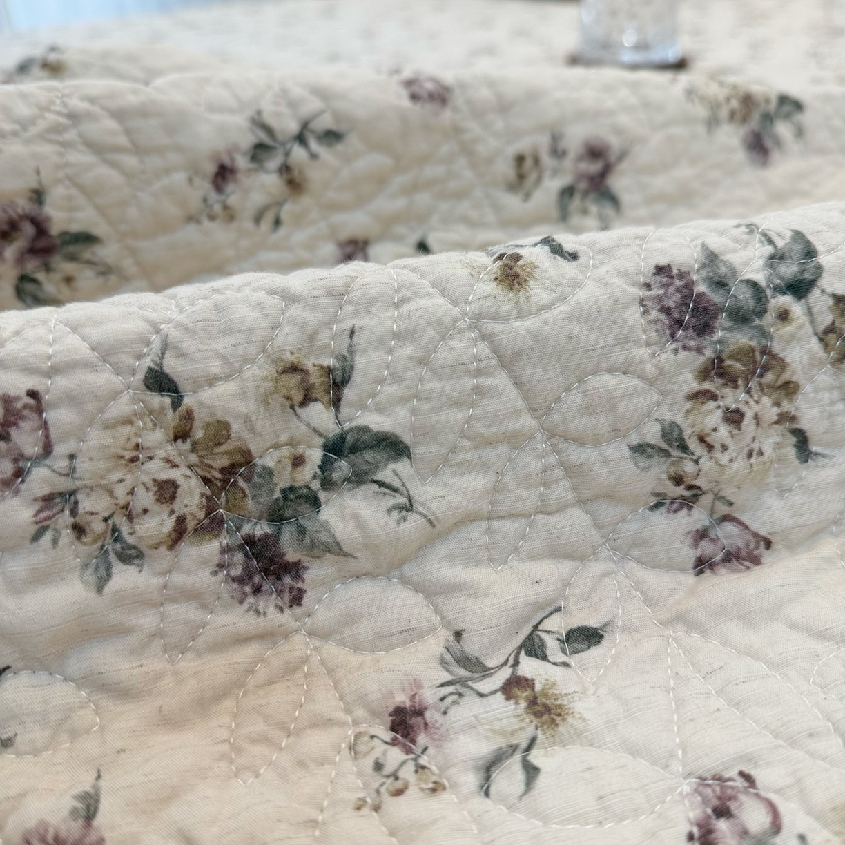 91家纺网 家纺一手货源 找家纺 床盖工厂店 2025新款全棉天竺棉麻三件套填充棉花床盖三件套花卉系列 声声慢