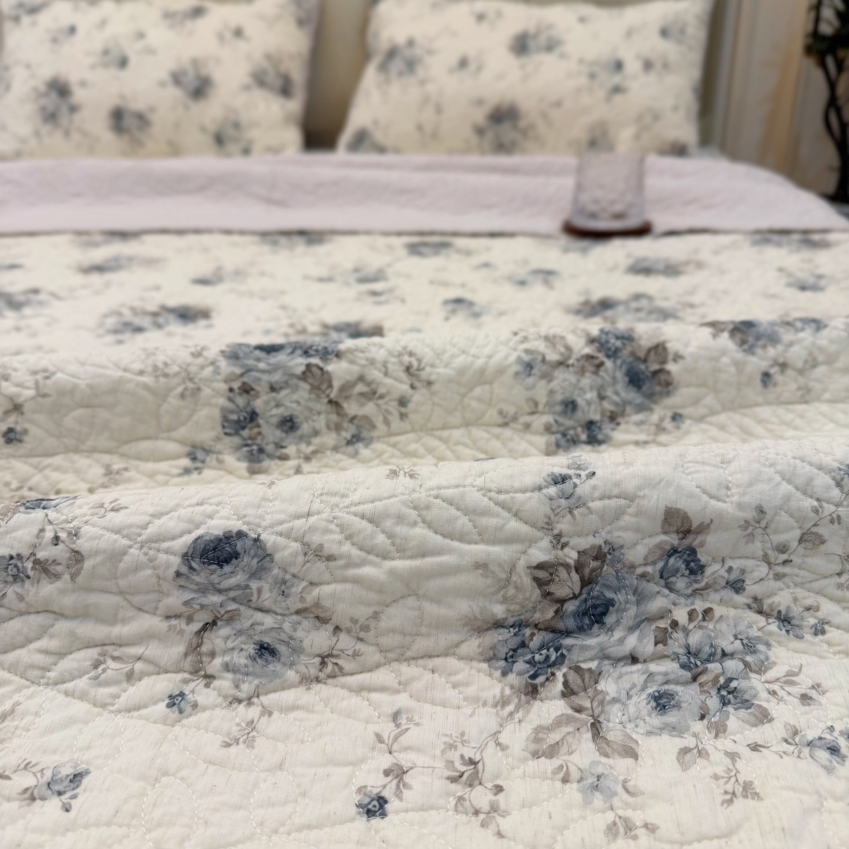 91家纺网 家纺一手货源 找家纺 床盖工厂店 2025新款全棉天竺棉麻三件套填充棉花床盖三件套花卉系列 心上玫瑰