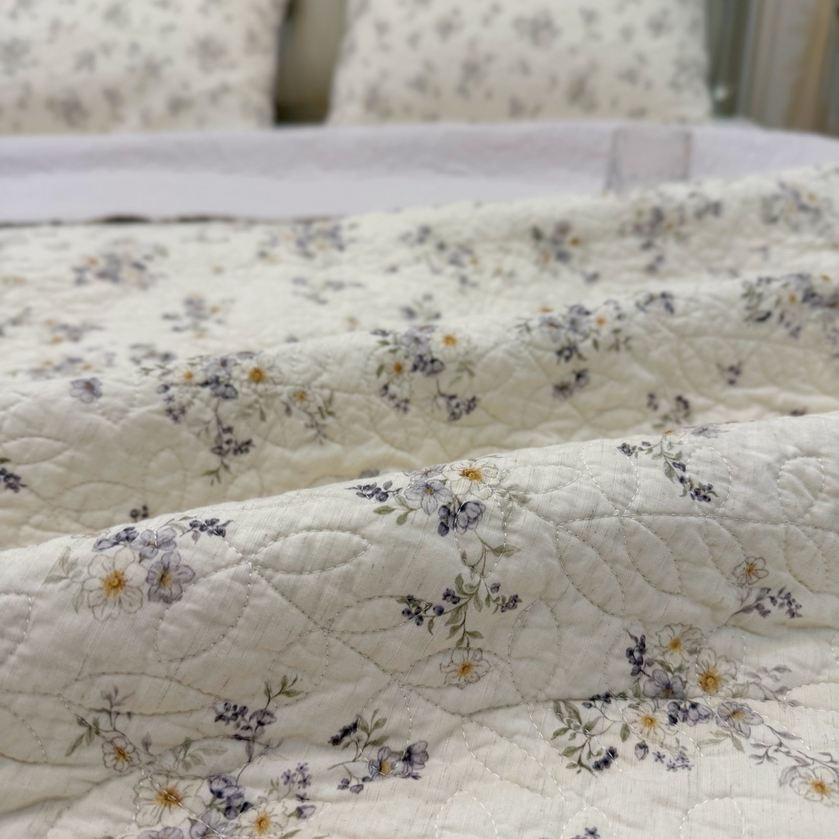 91家纺网 家纺一手货源 找家纺 床盖工厂店 2025新款全棉天竺棉麻三件套填充棉花床盖三件套花卉系列 心野薄雾