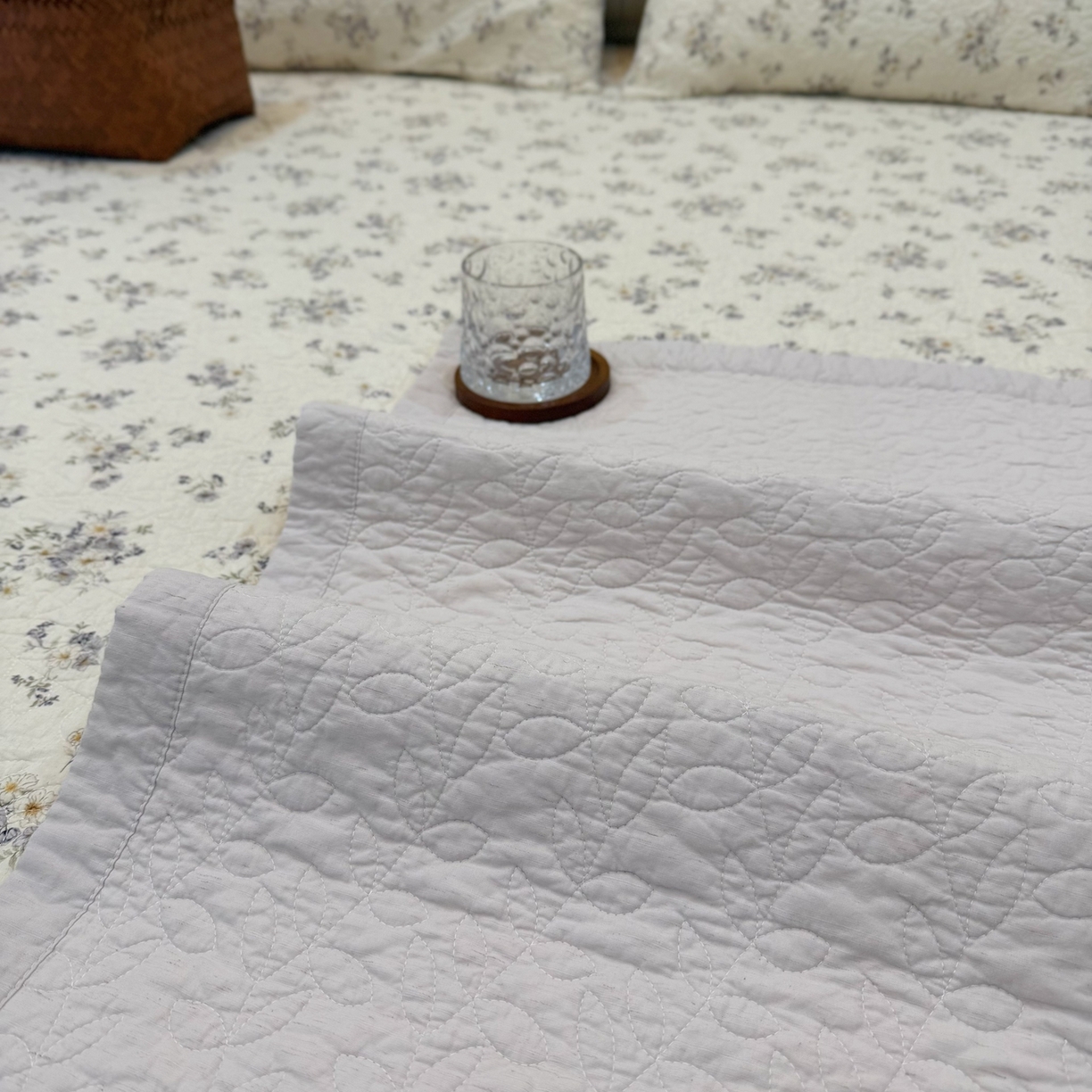 91家纺网 家纺一手货源 找家纺 床盖工厂店 2025新款全棉天竺棉麻三件套填充棉花床盖三件套花卉系列 心野薄雾