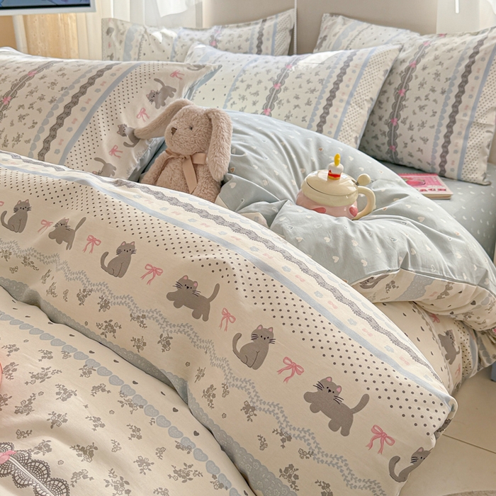 91家纺网 家纺一手货源 找家纺 曼之夏 2025新款全棉印花四件套-系列二 小猫时光兰