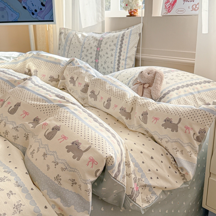 91家纺网 家纺一手货源 找家纺 曼之夏 2025新款全棉印花四件套-系列二 小猫时光兰