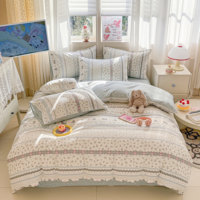 91家纺网 家纺一手货源 找家纺 曼之夏 2025新款全棉印花四件套-系列二 小猫时光兰