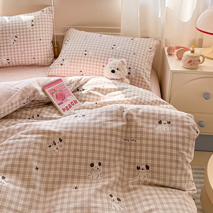 91家纺网 家纺一手货源 找家纺 曼之夏 2025新款全棉印花四件套-系列二 莓果萌犬