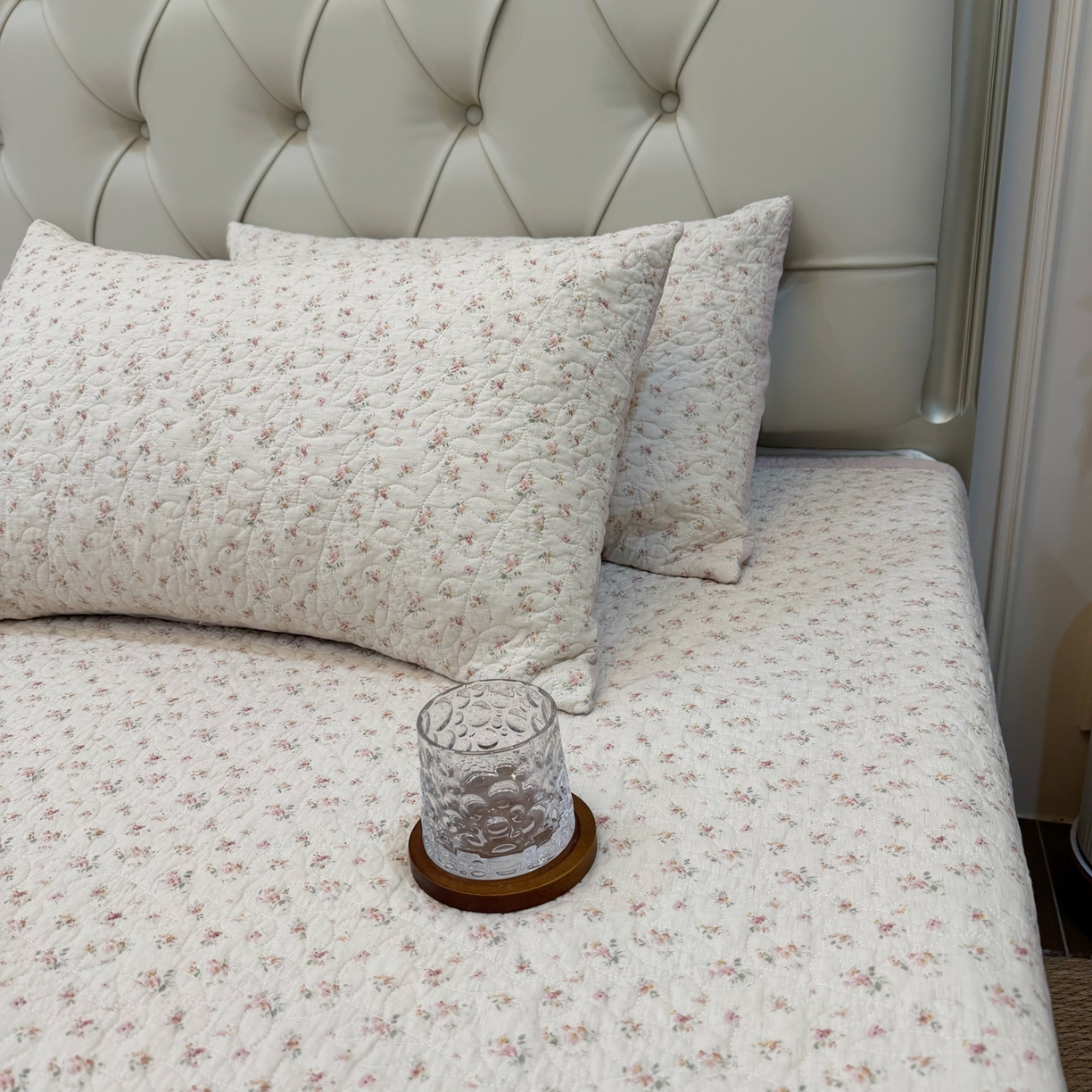 91家纺网 家纺一手货源 找家纺 床盖工厂店 2025新款全棉天竺棉麻三件套填充棉花床盖三件套花卉系列 栀子花信