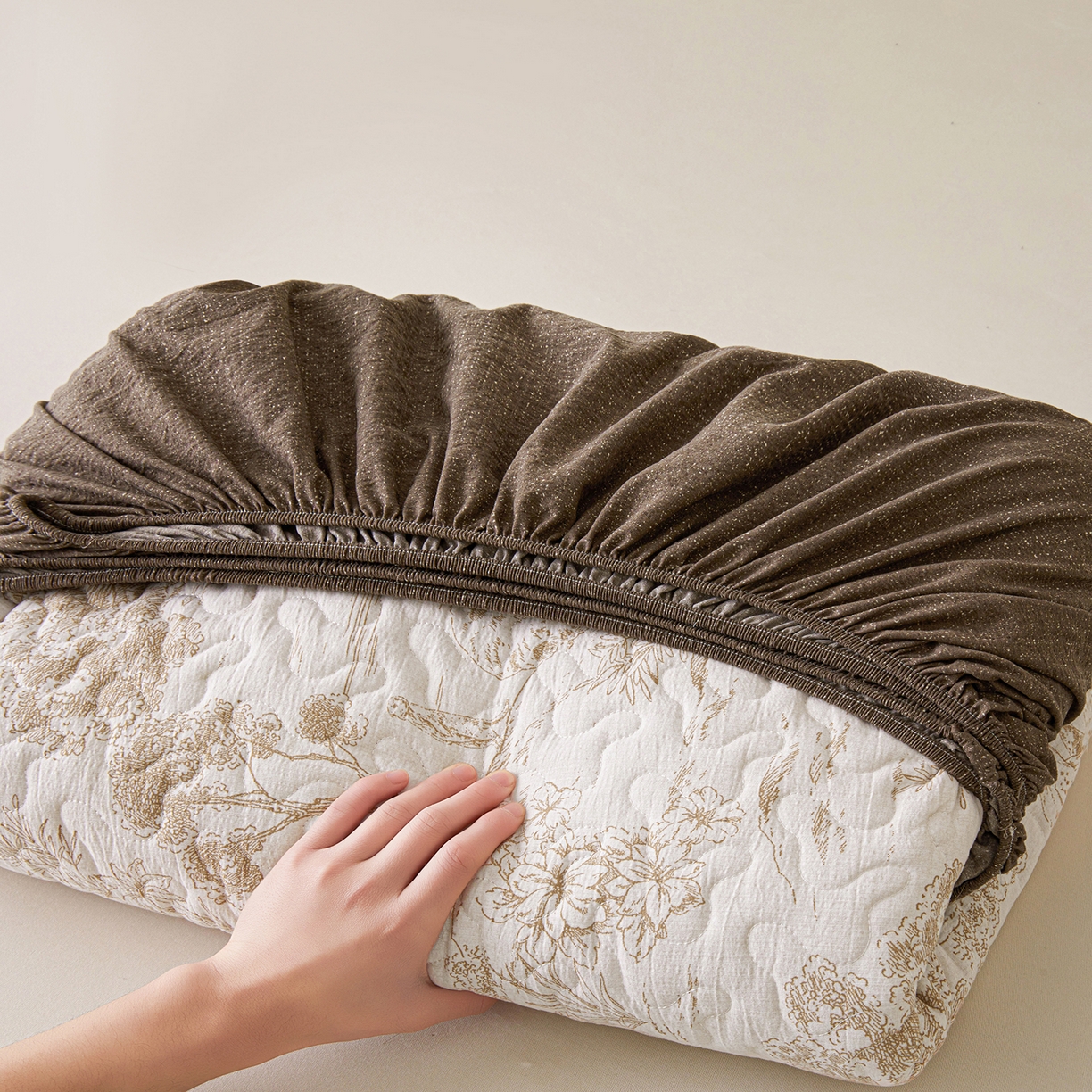 91家纺网 家纺一手货源 找家纺 （总）笠裙家纺 2026新款加厚云感水洗棉印花夹棉床笠床罩【幻彩系列】