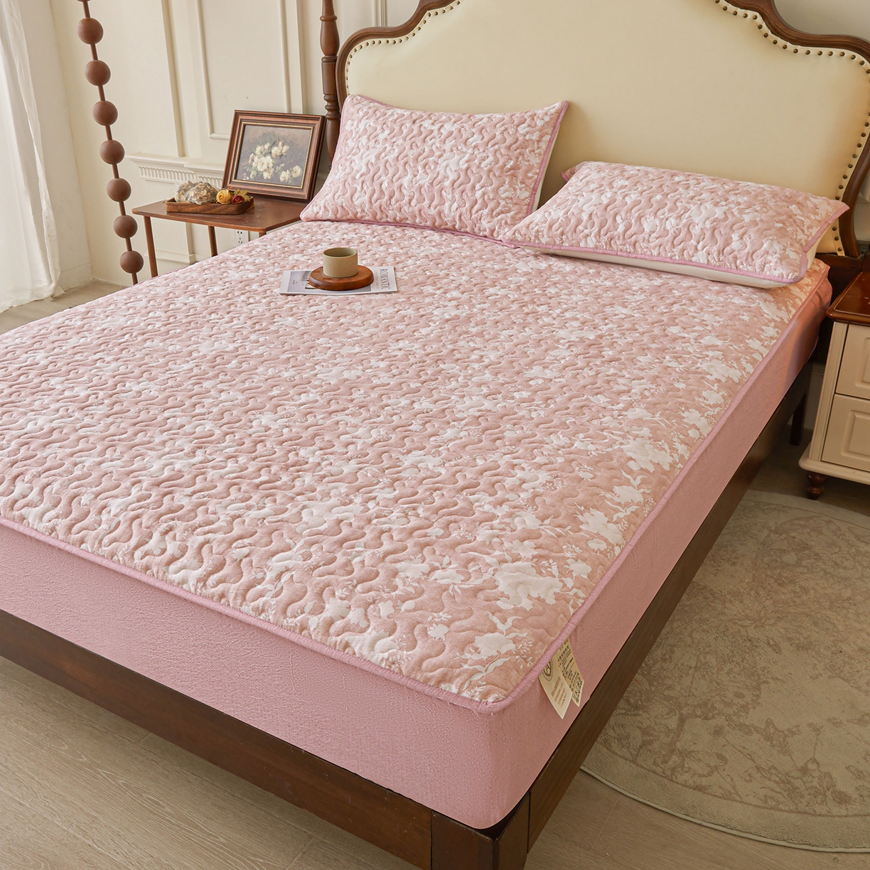 91家纺网 家纺一手货源 找家纺 笠裙家纺 2026新款加厚云感水洗棉印花夹棉床笠床罩【幻彩系列】 幻彩-浮绘花影