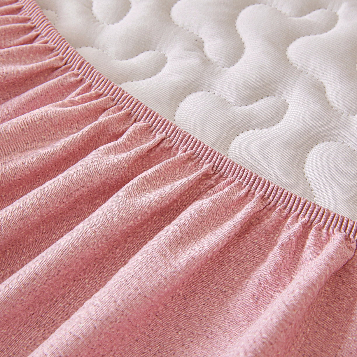 91家纺网 家纺一手货源 找家纺 笠裙家纺 2026新款加厚云感水洗棉印花夹棉床笠床罩【幻彩系列】 幻彩-浮绘花影