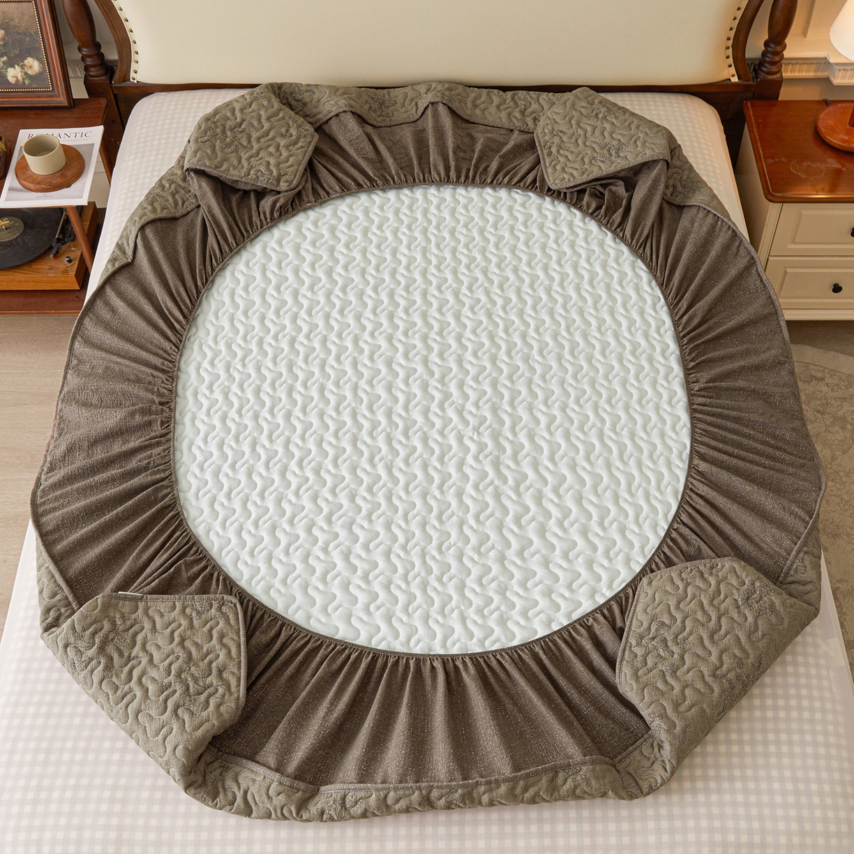 91家纺网 家纺一手货源 找家纺 笠裙家纺 2026新款加厚云感水洗棉印花夹棉床笠床罩【幻彩系列】 幻彩-花田错