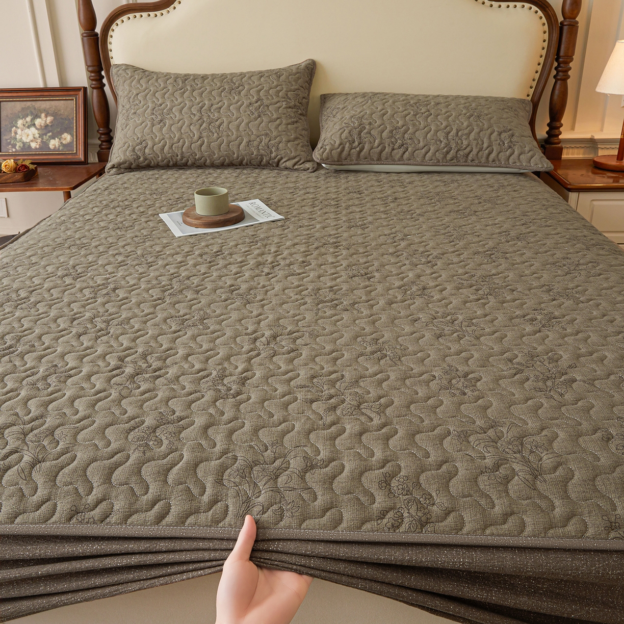 91家纺网 家纺一手货源 找家纺 笠裙家纺 2026新款加厚云感水洗棉印花夹棉床笠床罩【幻彩系列】 幻彩-花田错