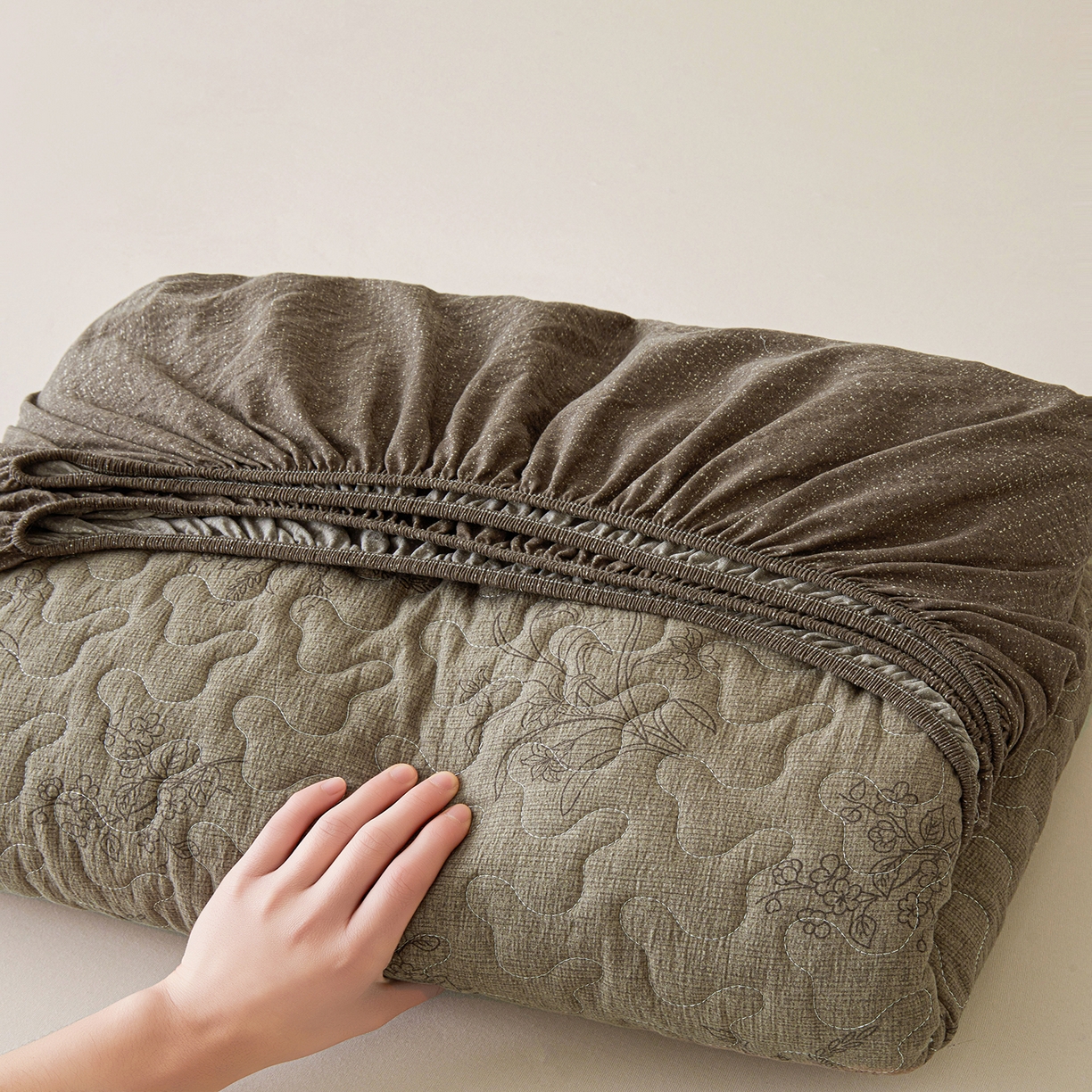 91家纺网 家纺一手货源 找家纺 笠裙家纺 2026新款加厚云感水洗棉印花夹棉床笠床罩【幻彩系列】 幻彩-花田错