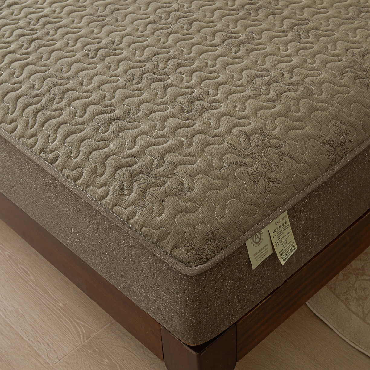 91家纺网 家纺一手货源 找家纺 笠裙家纺 2026新款加厚云感水洗棉印花夹棉床笠床罩【幻彩系列】 幻彩-花田错