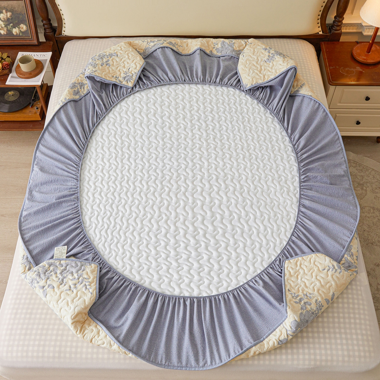 91家纺网 家纺一手货源 找家纺 笠裙家纺 2026新款加厚云感水洗棉印花夹棉床笠床罩【幻彩系列】 幻彩-兰亭序