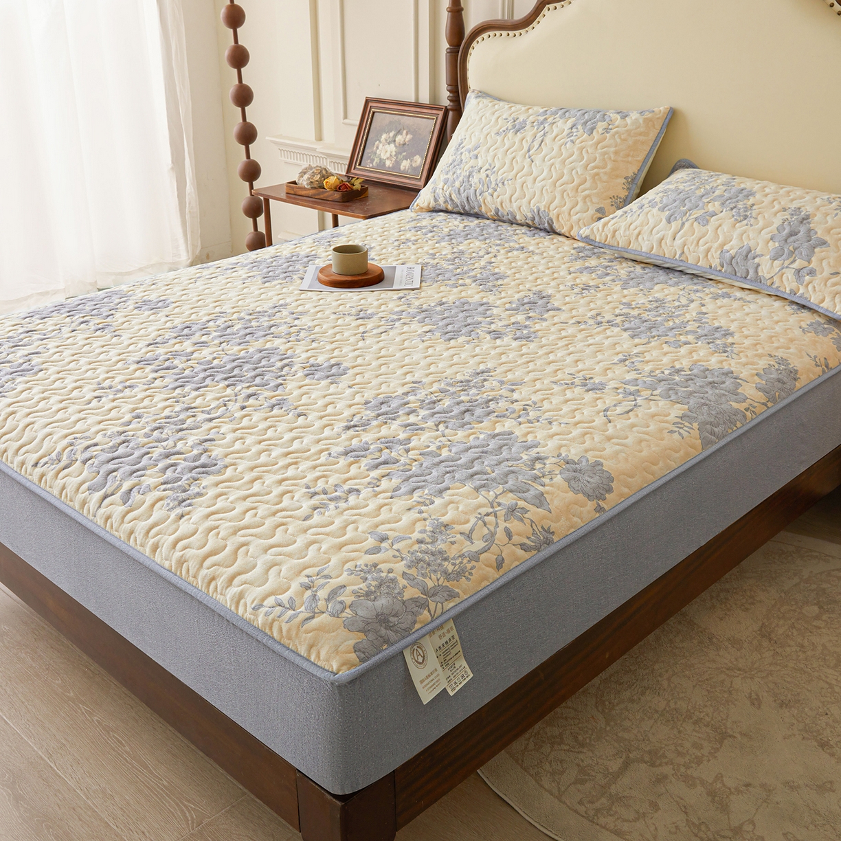 91家纺网 家纺一手货源 找家纺 笠裙家纺 2026新款加厚云感水洗棉印花夹棉床笠床罩【幻彩系列】 幻彩-兰亭序