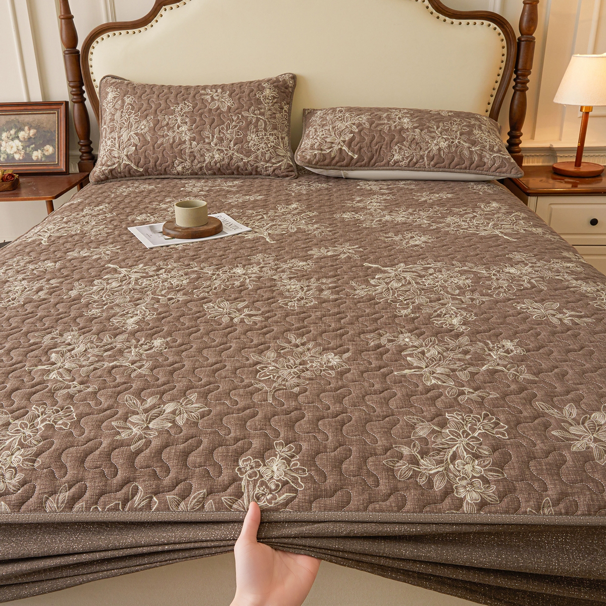 91家纺网 家纺一手货源 找家纺 笠裙家纺 2026新款加厚云感水洗棉印花夹棉床笠床罩【幻彩系列】 幻彩-乌木花园