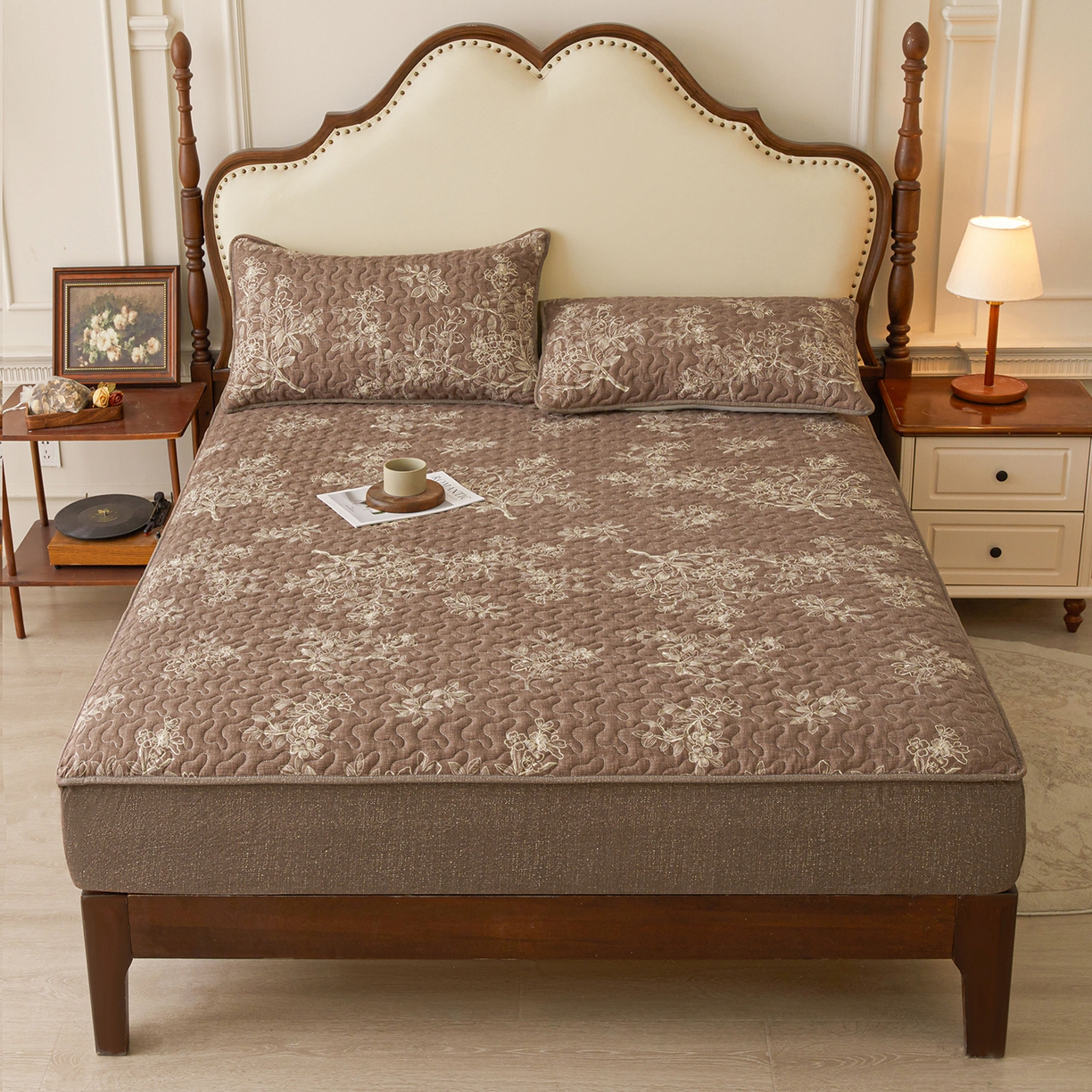 91家纺网 家纺一手货源 找家纺 笠裙家纺 2026新款加厚云感水洗棉印花夹棉床笠床罩【幻彩系列】 幻彩-乌木花园