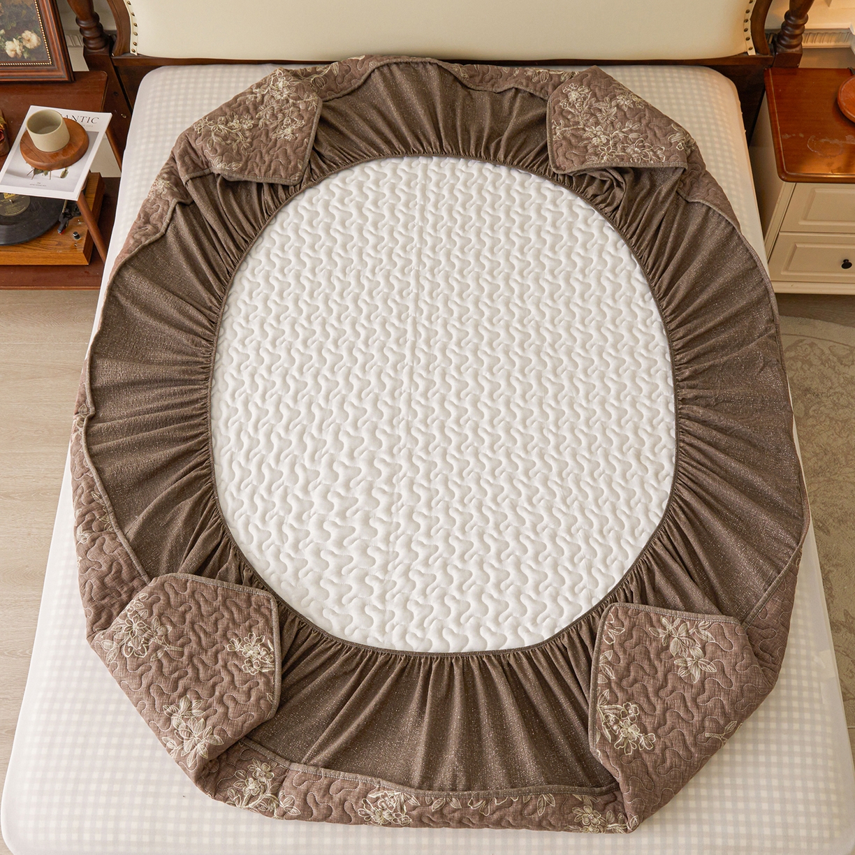 91家纺网 家纺一手货源 找家纺 笠裙家纺 2026新款加厚云感水洗棉印花夹棉床笠床罩【幻彩系列】 幻彩-乌木花园