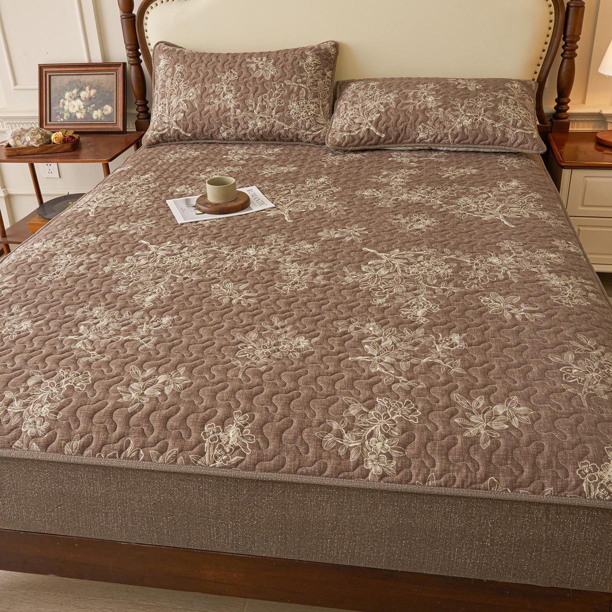 91家纺网 家纺一手货源 找家纺 笠裙家纺 2026新款加厚云感水洗棉印花夹棉床笠床罩【幻彩系列】 幻彩-乌木花园