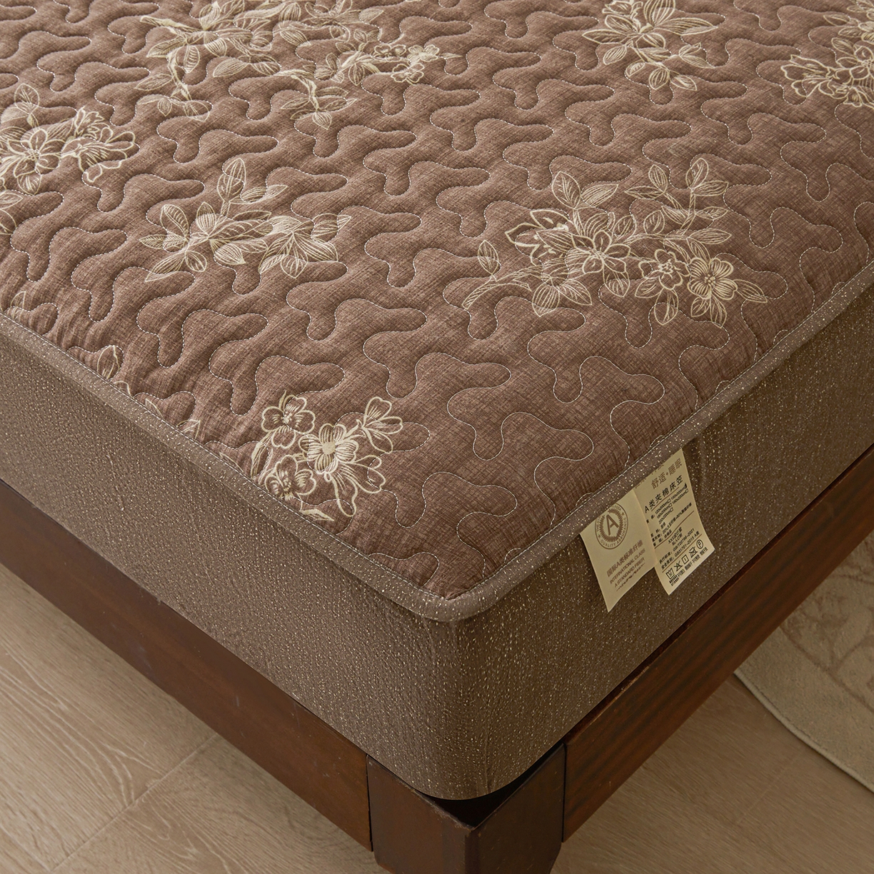 91家纺网 家纺一手货源 找家纺 笠裙家纺 2026新款加厚云感水洗棉印花夹棉床笠床罩【幻彩系列】 幻彩-乌木花园