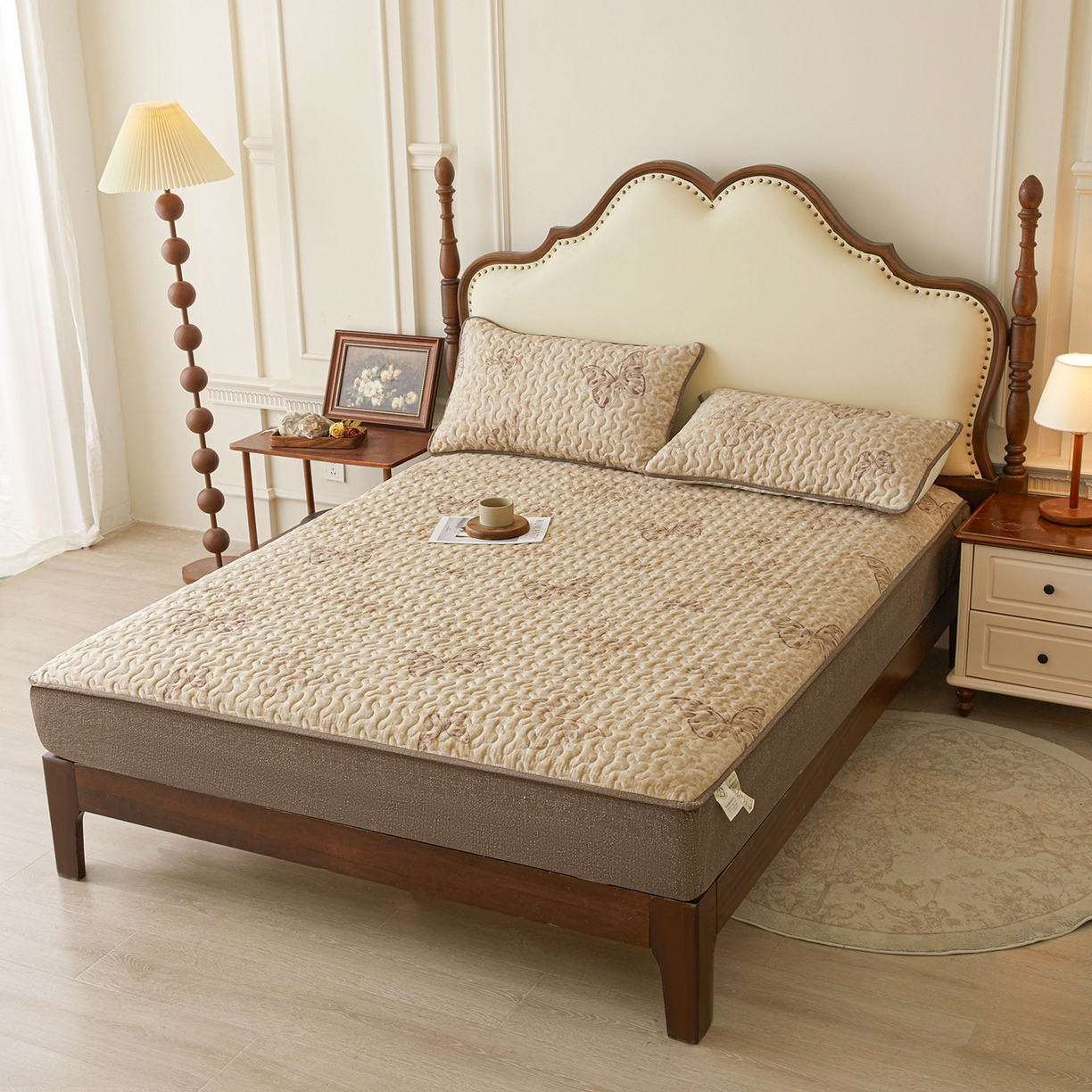 91家纺网 家纺一手货源 找家纺 笠裙家纺 2026新款加厚云感水洗棉印花夹棉床笠床罩【幻彩系列】 幻彩-月神蝶