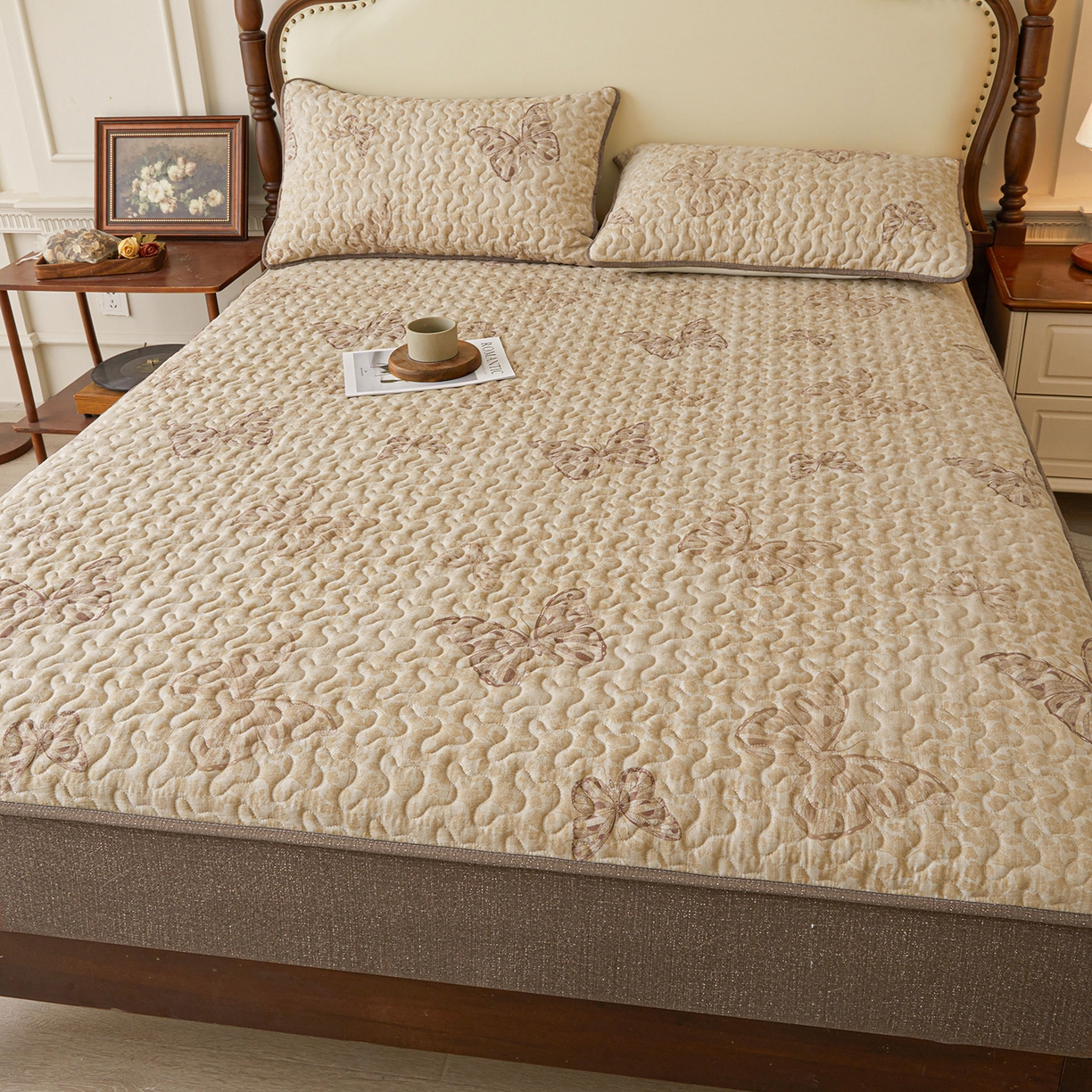 91家纺网 家纺一手货源 找家纺 笠裙家纺 2026新款加厚云感水洗棉印花夹棉床笠床罩【幻彩系列】 幻彩-月神蝶