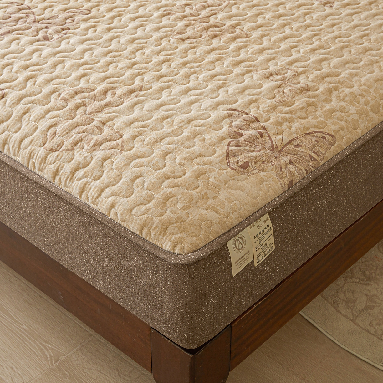 91家纺网 家纺一手货源 找家纺 笠裙家纺 2026新款加厚云感水洗棉印花夹棉床笠床罩【幻彩系列】 幻彩-月神蝶