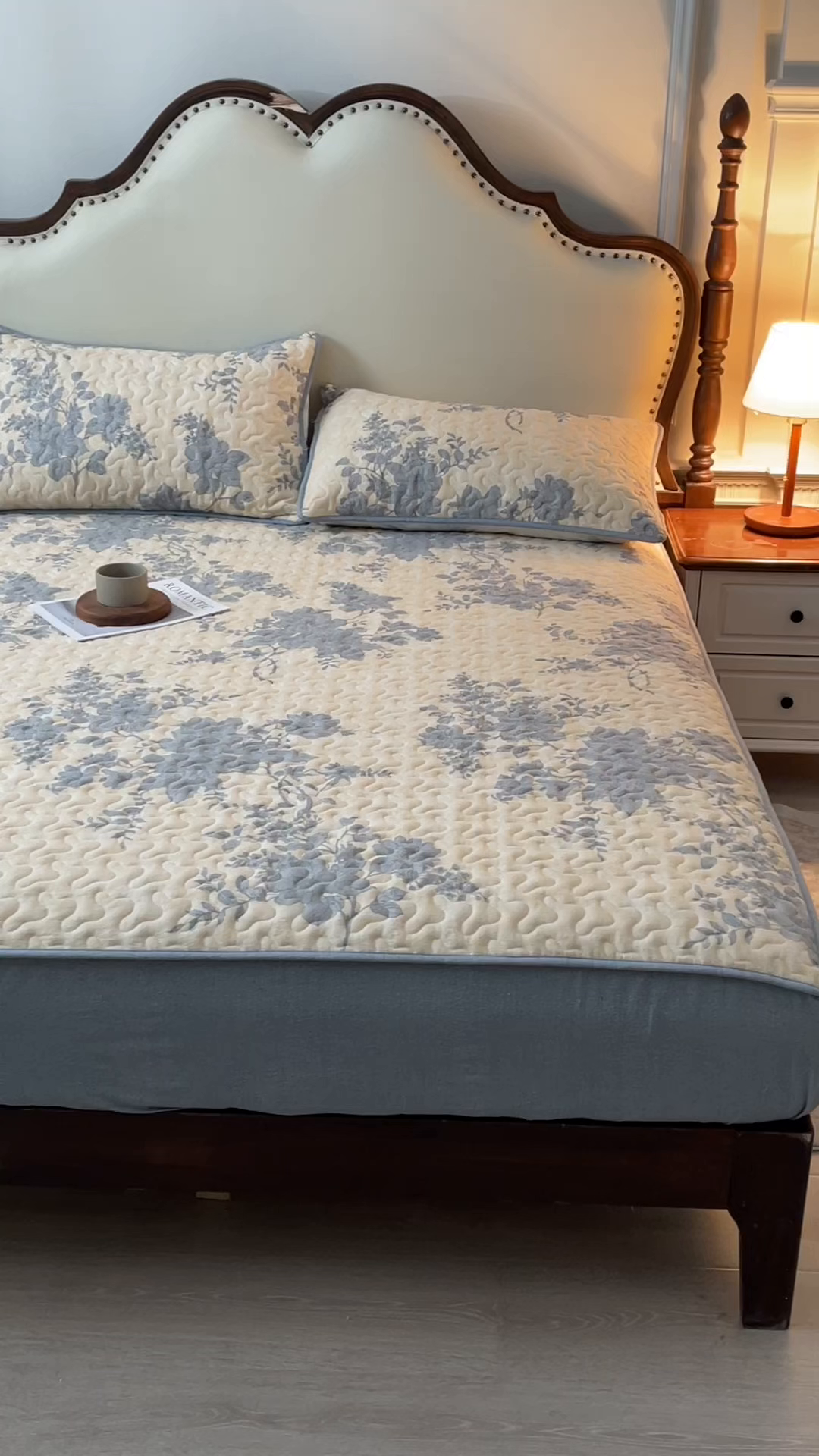 91家纺网 家纺一手货源 找家纺 笠裙家纺 2026新款加厚云感水洗棉印花夹棉床笠床罩【幻彩系列】 幻彩-兰亭序