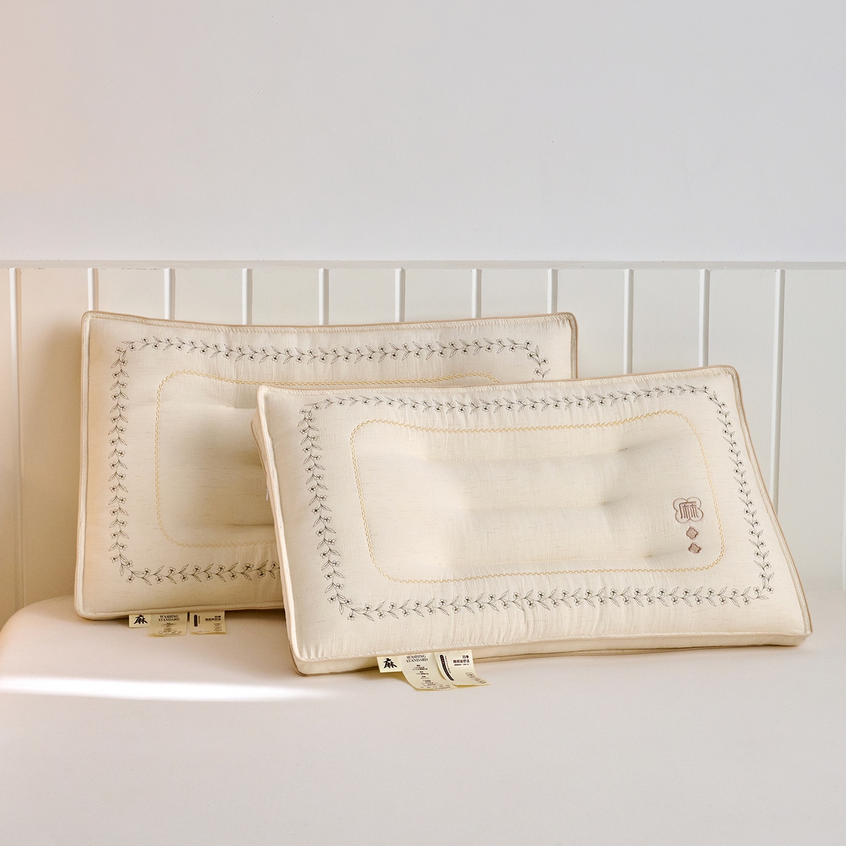 91家纺网 家纺一手货源 找家纺 （总）鼎晟纺 2026新款绣花款亚麻羽丝绒枕学生枕头成人枕芯