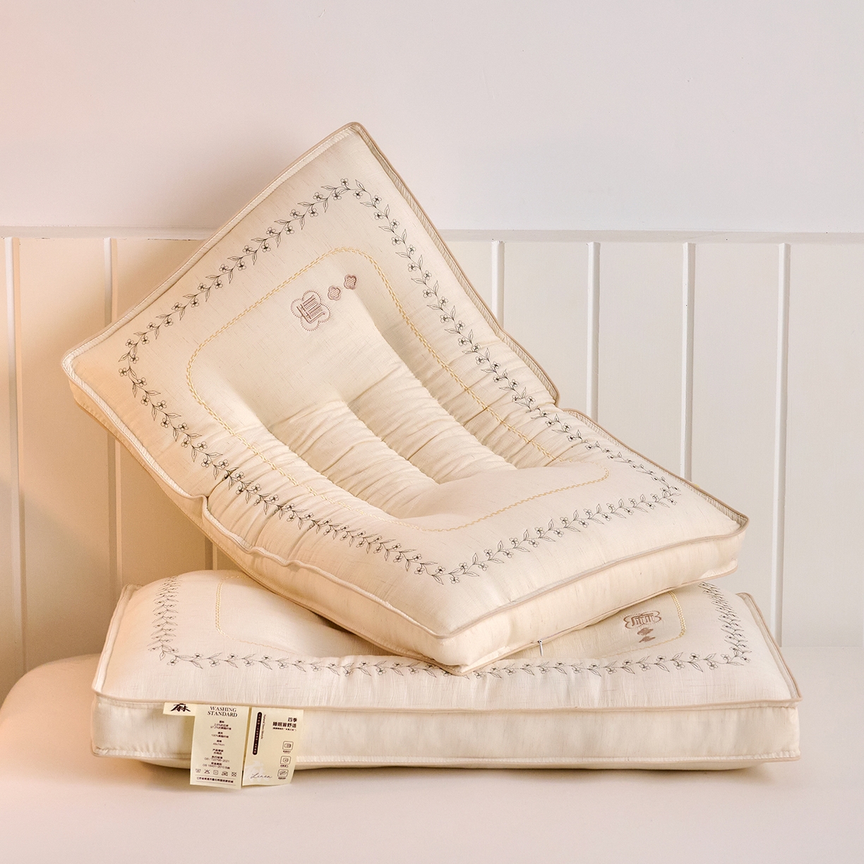 91家纺网 家纺一手货源 找家纺 （总）鼎晟纺 2026新款绣花款亚麻羽丝绒枕学生枕头成人枕芯