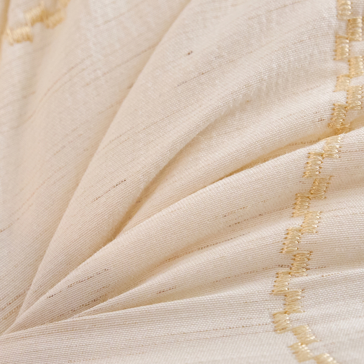 91家纺网 家纺一手货源 找家纺 （总）鼎晟纺 2026新款绣花款亚麻羽丝绒枕学生枕头成人枕芯