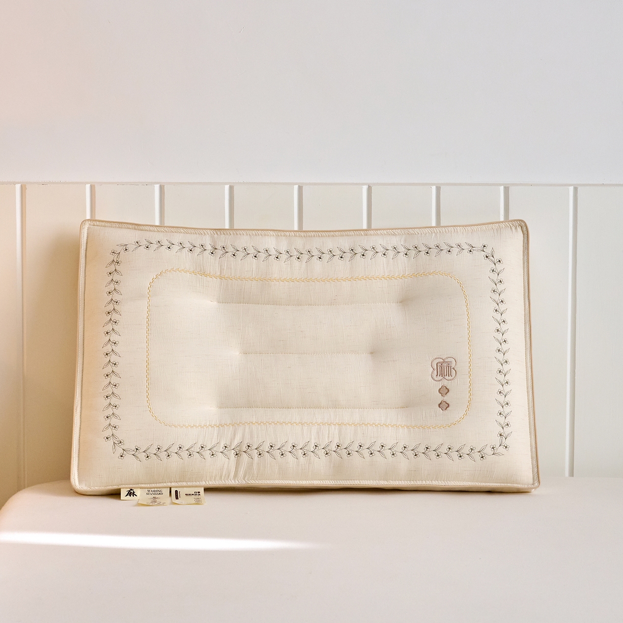 91家纺网 家纺一手货源 找家纺 （总）鼎晟纺 2026新款绣花款亚麻羽丝绒枕学生枕头成人枕芯