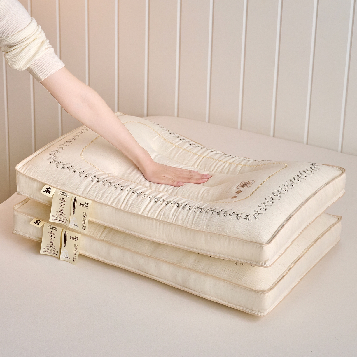 91家纺网 家纺一手货源 找家纺 （总）鼎晟纺 2026新款绣花款亚麻羽丝绒枕学生枕头成人枕芯