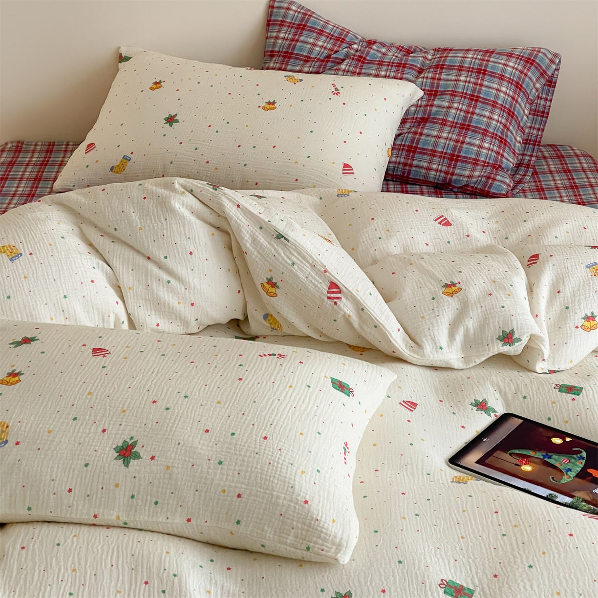 91家纺网 家纺一手货源 找家纺 山舍家居 2025新款全棉双层皱皱纱圣诞特款四件套-圣诞系列 麦琪的礼物-格子床单