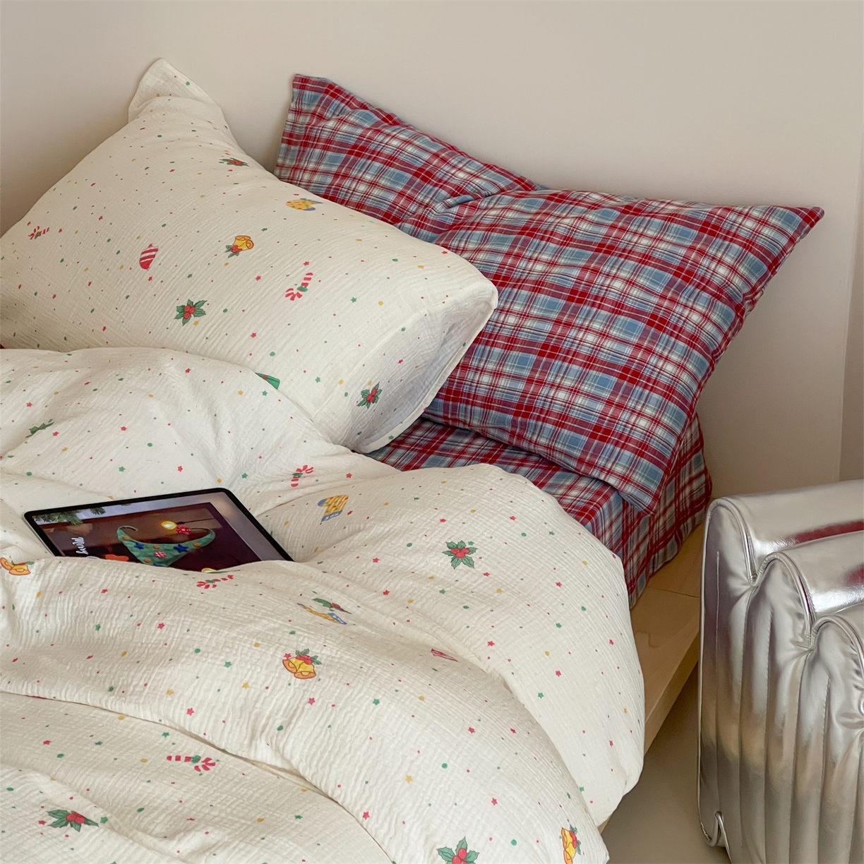 91家纺网 家纺一手货源 找家纺 山舍家居 2025新款全棉双层皱皱纱圣诞特款四件套-圣诞系列 麦琪的礼物-格子床单