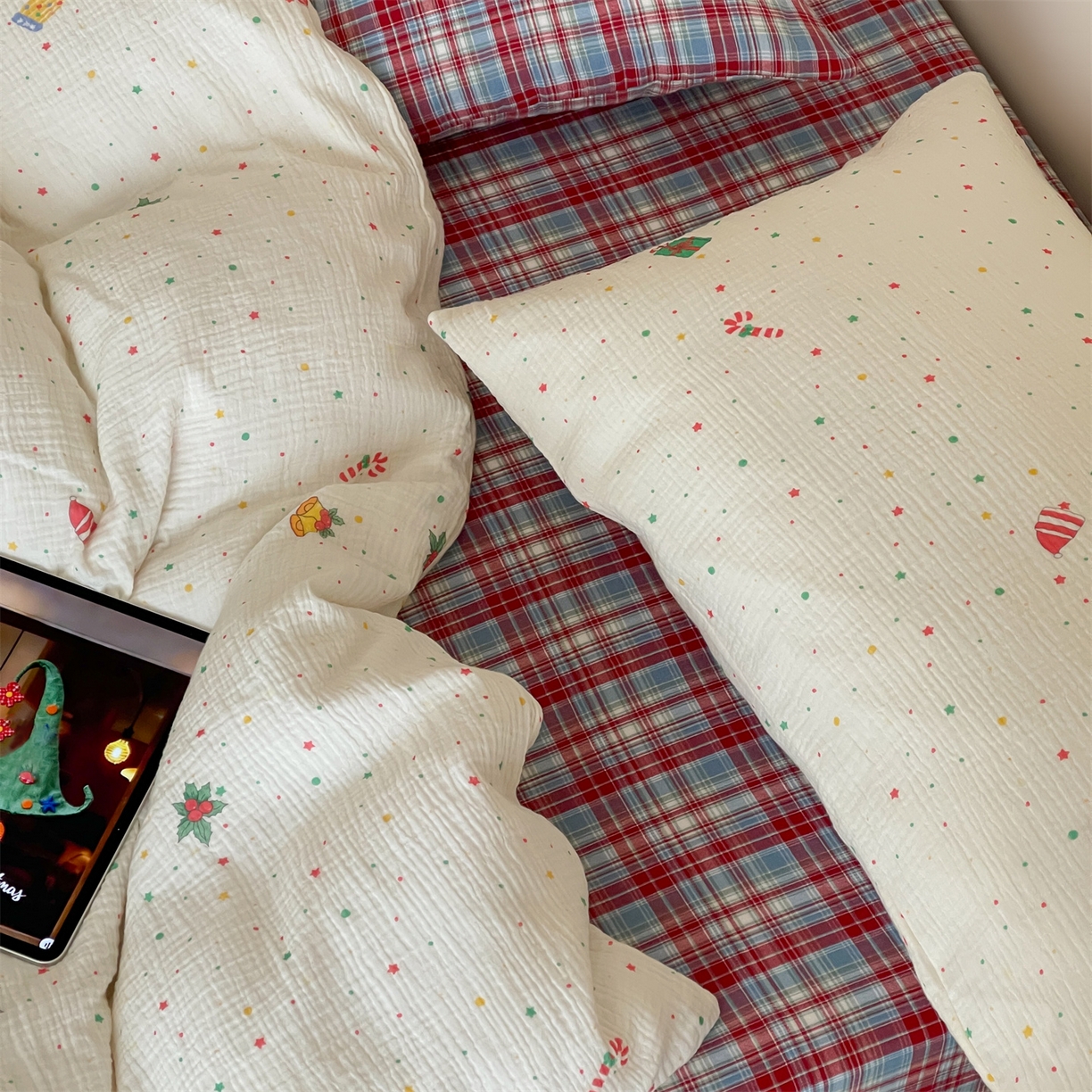 91家纺网 家纺一手货源 找家纺 山舍家居 2025新款全棉双层皱皱纱圣诞特款四件套-圣诞系列 麦琪的礼物-格子床单