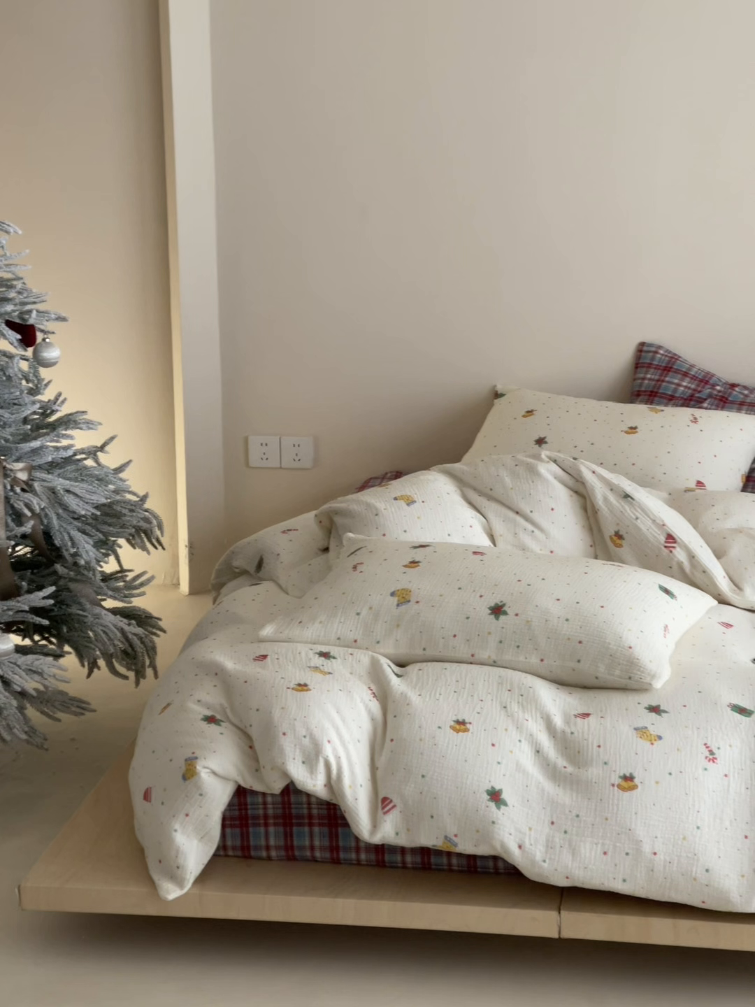 91家纺网 家纺一手货源 找家纺 山舍家居 2025新款全棉双层皱皱纱圣诞特款四件套-圣诞系列 麦琪的礼物-格子床单