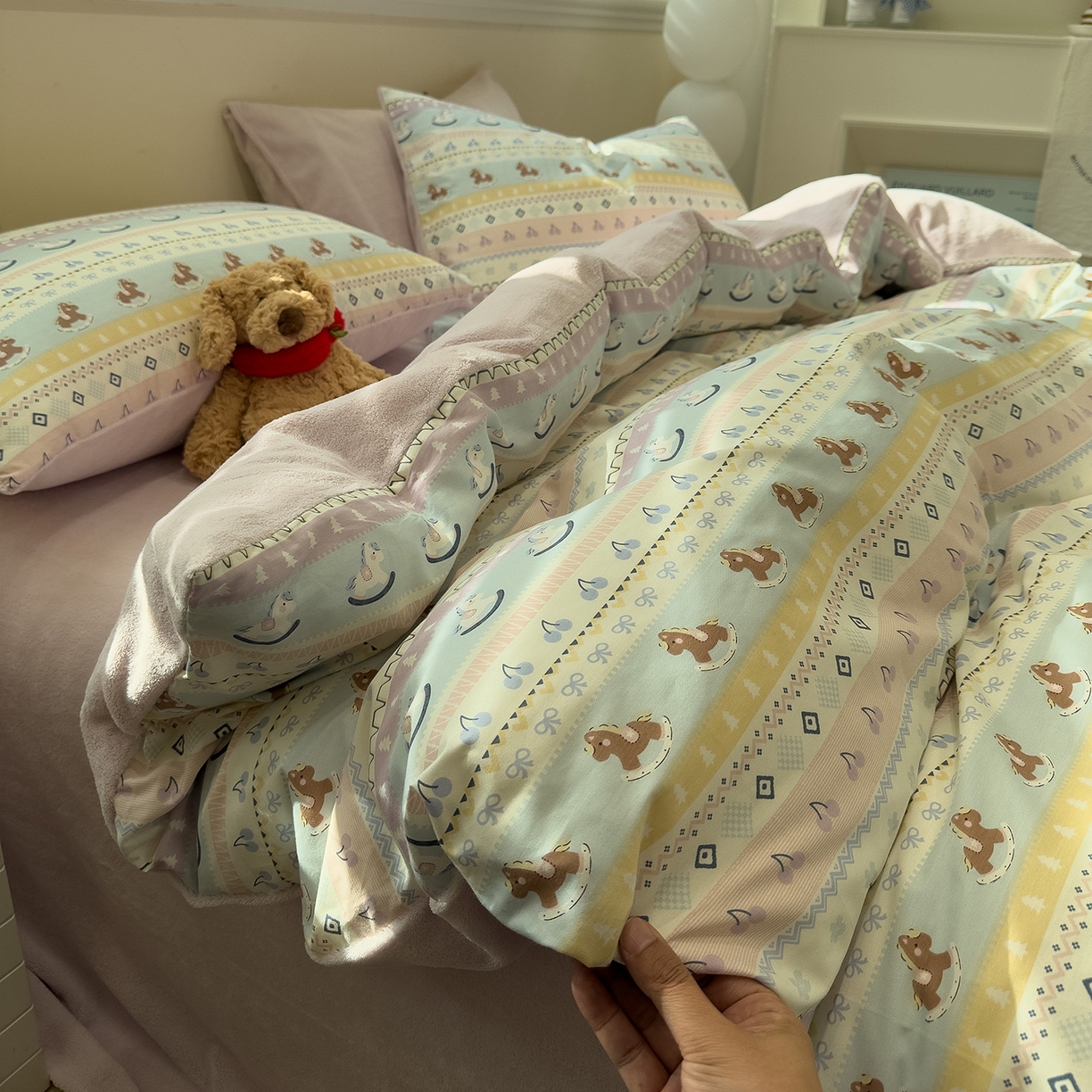 91家纺网 家纺一手货源 找家纺 呗旺鹿 2025新款A版全棉B版牛奶绒四件套 糖果小马