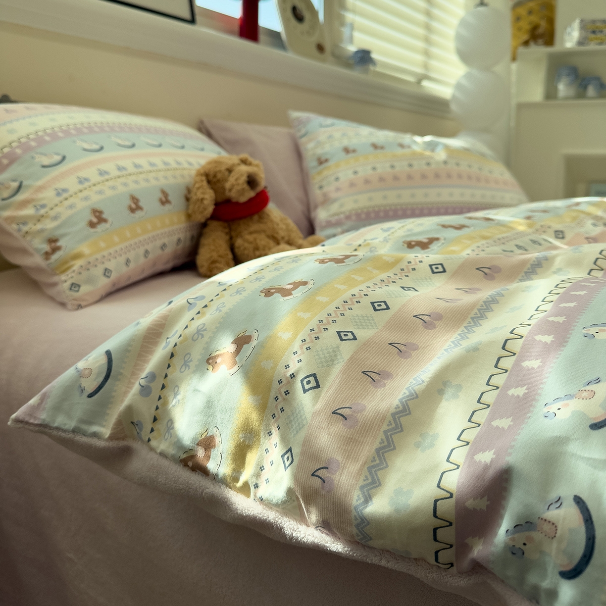 91家纺网 家纺一手货源 找家纺 呗旺鹿 2025新款A版全棉B版牛奶绒四件套 糖果小马